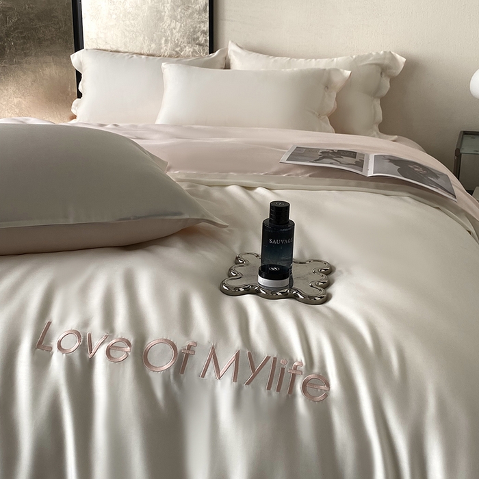 91家纺网 家纺一手货源 找家纺 优悦 2025新款冰丝印花刺绣双拼四件套-漫心 雪山白