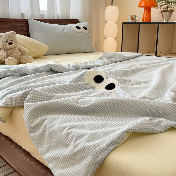 91家纺网 家纺一手货源 找家纺 桃心家居 2025新款云柔水洗棉毛巾绣大豆单夏被夏被四件套 水洗棉-大眼睛夏被小蓝格奶黄