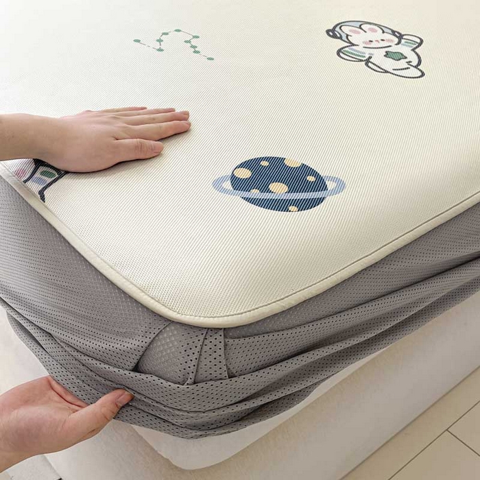 91家纺网 家纺一手货源 找家纺 鑫琪莱家纺 2025新款数码印花加密冰藤凉席三件套 床笠款-漫步星空