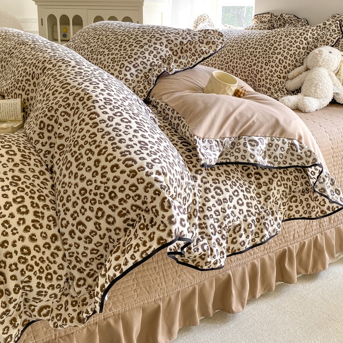 91家纺网 家纺一手货源 找家纺 仟网汇 2025新款赫本针织双层纱床盖四件套 奶咖豹纹