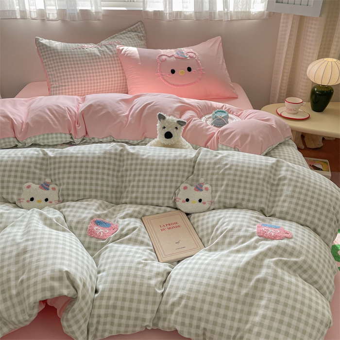 91家纺网 家纺一手货源 找家纺 星座家纺 2025新款水洗棉毛巾绣四件套 笑脸KT 绿粉