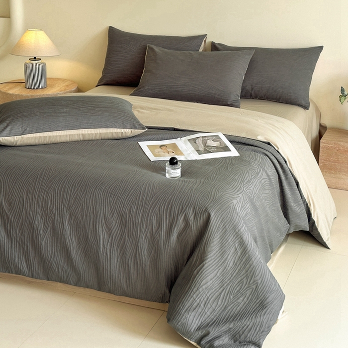 91家纺网 家纺一手货源 找家纺 欣晴家纺 2025新款亲肤水洗棉简约大提花四件套 浅灰+米驼