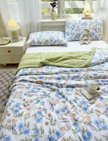 91家纺网 家纺一手货源 找家纺 穆琪 2025年新款小清新手包边夏凉被水洗棉印花夏被 享生活