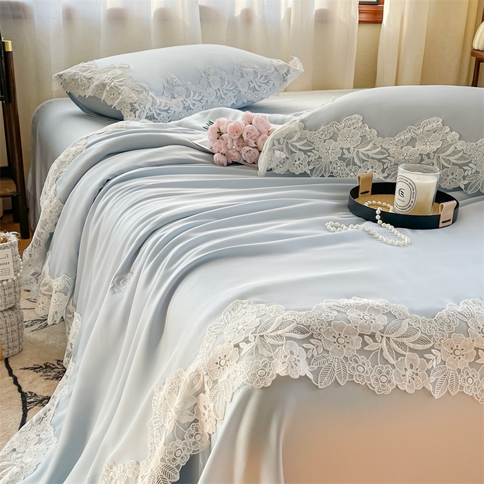 91家纺网 家纺一手货源 找家纺 雯豆家纺 2025夏季新品天丝蕾丝花边款夏被四件套夏天凉感薄被空调被 米娅-气泡蓝