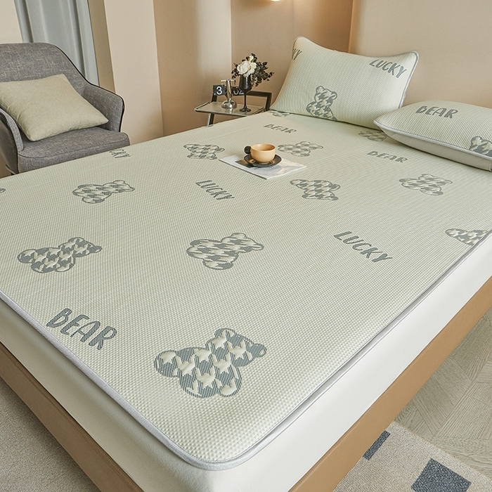 91家纺网 家纺一手货源 找家纺 柔品2025新款PE中分子凉感提花凉席系列 卡迪熊 奶绿-床席款