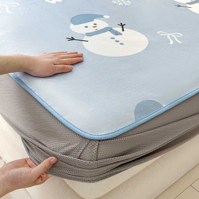 91家纺网 家纺一手货源 找家纺 鑫琪莱家纺 2025新款数码印花加密冰藤凉席三件套 床笠款-冰雪童话