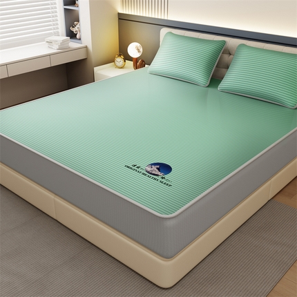 91家纺网 家纺一手货源 找家纺 卡初家居（原微来） 2025新款条纹熊猫烫画系列冰丝席 条纹床笠-绿色