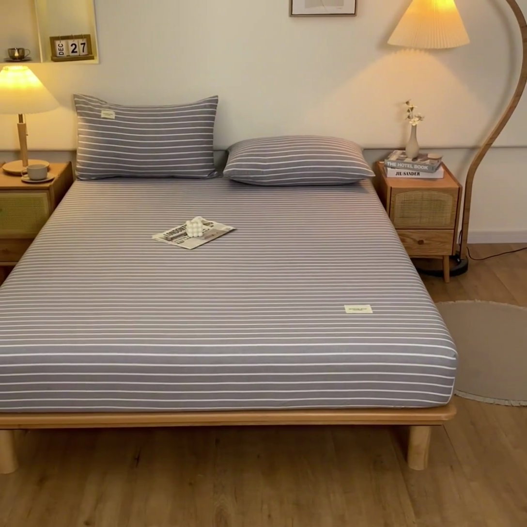 91家纺网 家纺一手货源 找家纺 梵克保罗 2025新款亲肤舒适全棉印花系列床笠 细条灰