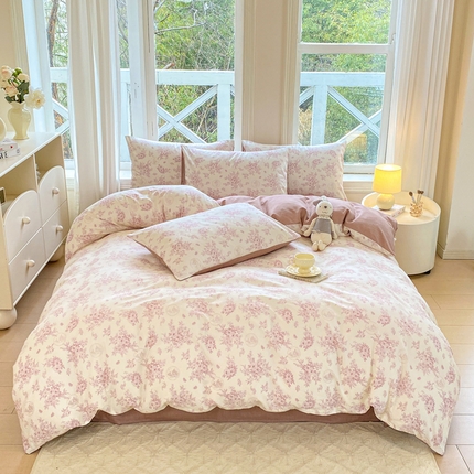 91家纺网 家纺一手货源 找家纺 念家居 2025新款直播爆款三件套印花小清新13070全棉四件套 桃霏