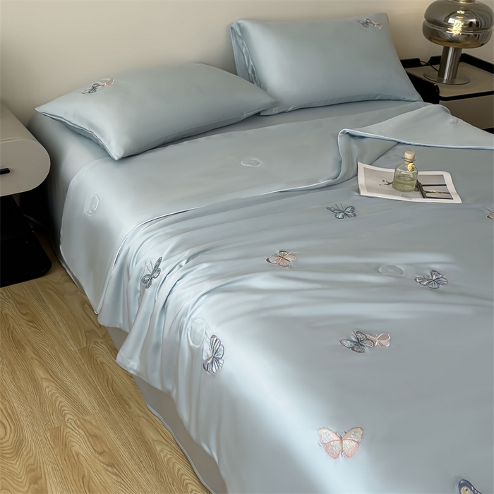 91家纺网 家纺一手货源 找家纺 雯豆家纺 2025夏季新品莱赛尔兰精天丝绣花刺绣夏被空调被四件套冰丝凉感薄被子 蝴蝶系列-雾霾蓝