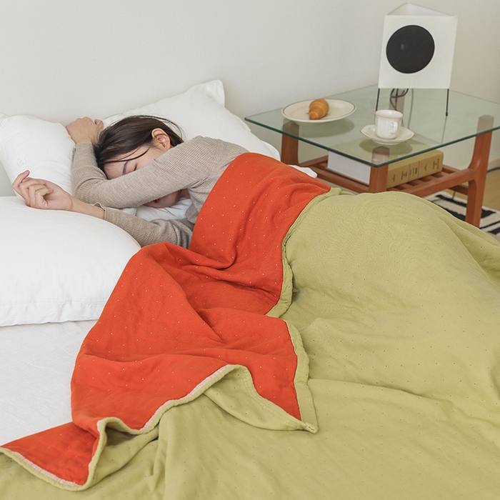 91家纺网 家纺一手货源 找家纺 雯雨2025新款A类全棉四层爱心刺绣纱布毛巾被 点点绿+红