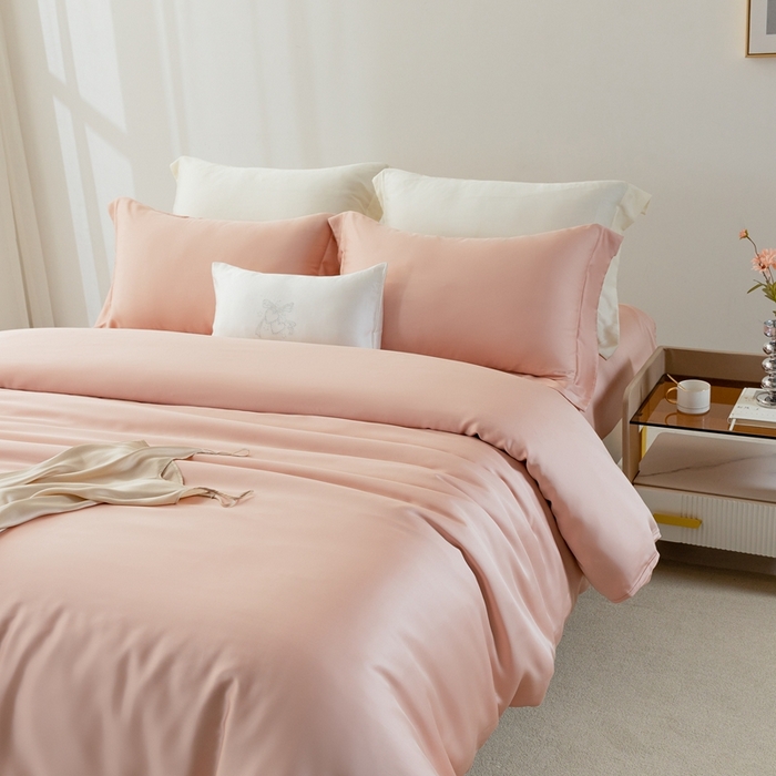 91家纺网 家纺一手货源 找家纺 121  2025新款60s支进口兰精天丝四件套-秋风QIUFENG系列（场景二） 蜜裸粉