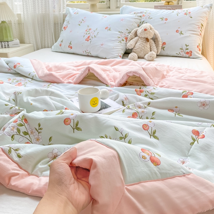 91家纺网 家纺一手货源 找家纺 穆琪 2025年新款小清新手包边夏凉被水洗棉印花夏被 寐色