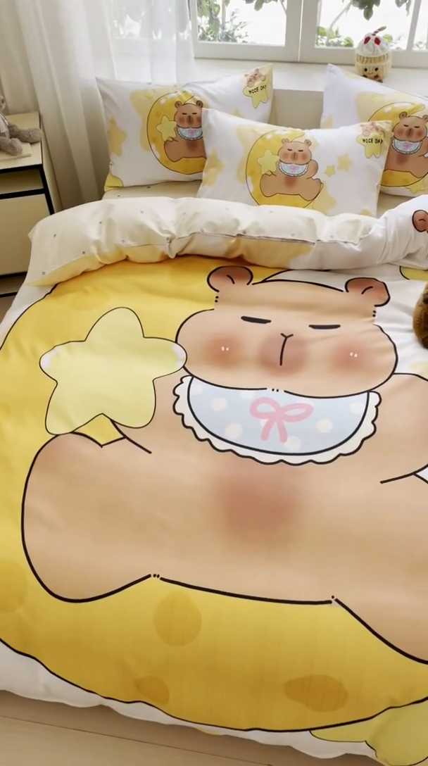 91家纺网 家纺一手货源 找家纺 博雅 2025新款全棉大版印花四件套-卡皮巴拉 晚安卡皮巴拉