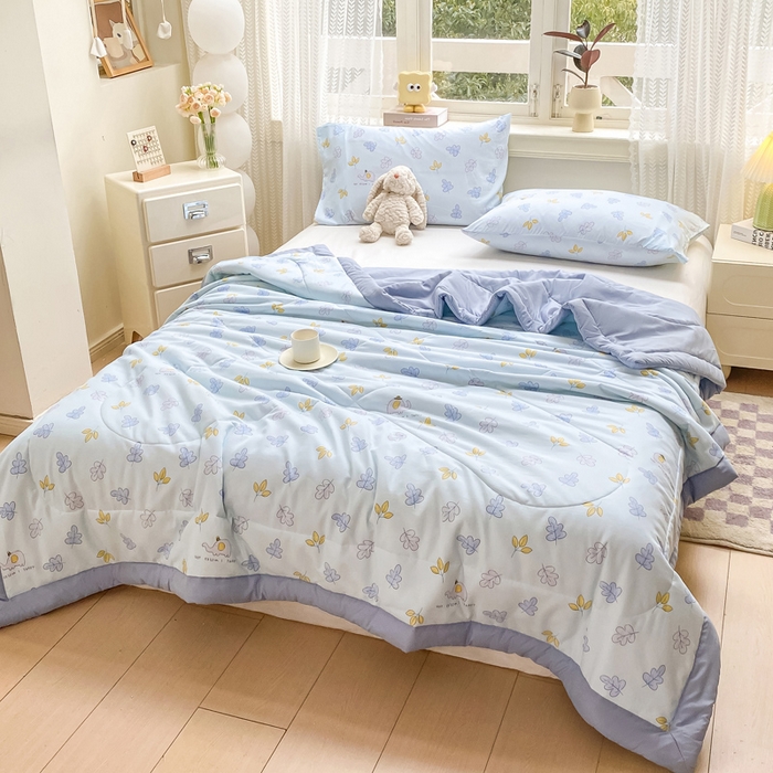 91家纺网 家纺一手货源 找家纺 穆琪 2025年新款小清新手包边夏凉被水洗棉印花夏被 叶之语