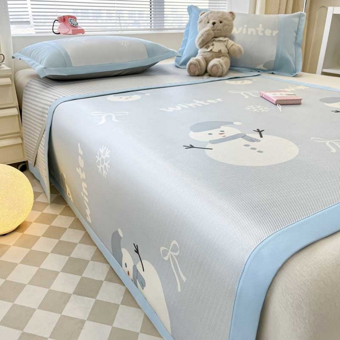 91家纺网 家纺一手货源 找家纺 鑫琪莱家纺 2025新款数码印花加密冰藤凉席三件套 床席款-冰雪童话