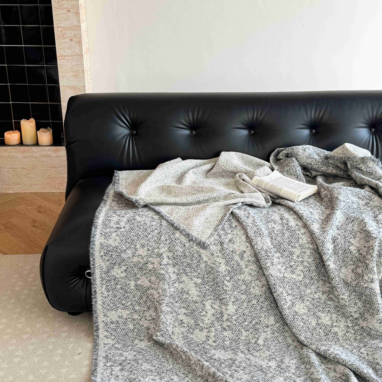 91家纺网 家纺一手货源 找家纺 金丝鸟家纺 2025春夏新款高端羊毛混纺盖毯毯子盖毯多功能盖毯飞机毯 利文浅灰