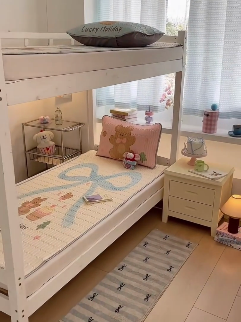 91家纺网 家纺一手货源 找家纺 川悦生活 2025新款大阪宿舍凉感丝凉席 蛋糕奶熊