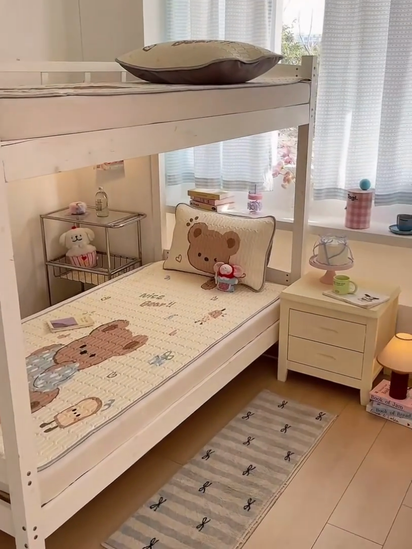 91家纺网 家纺一手货源 找家纺 川悦生活 2025新款大阪宿舍凉感丝凉席 奶盖小熊