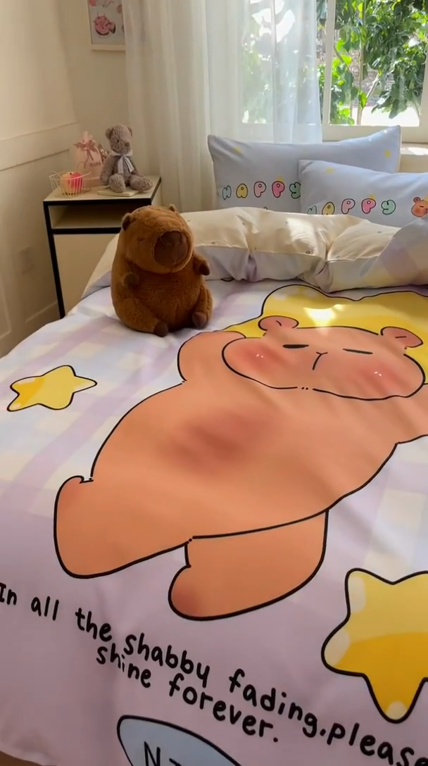 91家纺网 家纺一手货源 找家纺 博雅 2025新款全棉大版印花四件套-卡皮巴拉 星星卡皮巴拉