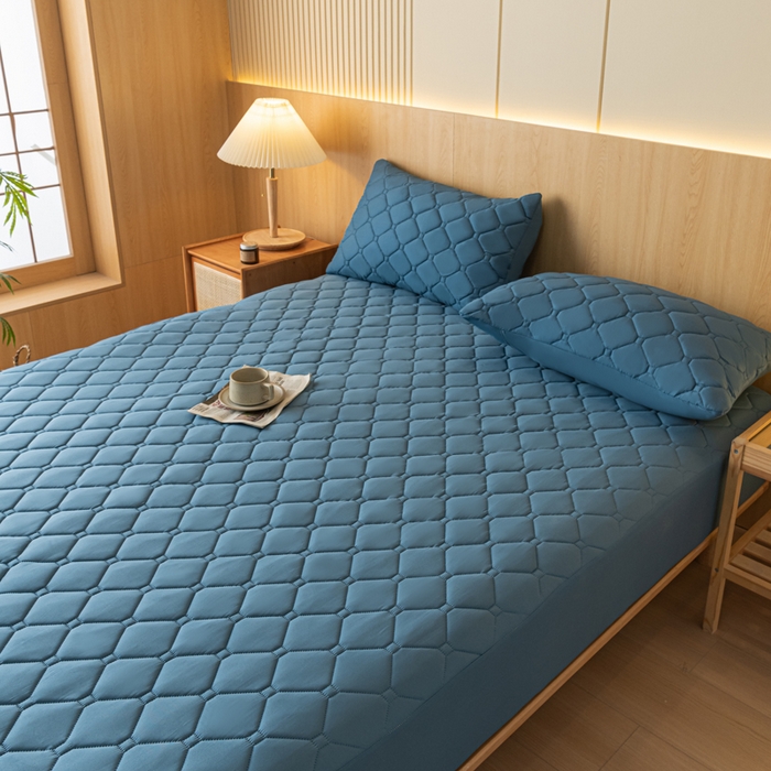 91家纺网 家纺一手货源 找家纺 梵克保罗 2025新款纯色加棉防水大豆纤维床笠 幽梦蓝