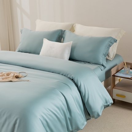 91家纺网 家纺一手货源 找家纺 121  2025新款60s支进口兰精天丝四件套-秋风QIUFENG系列（场景二） 星雾蓝