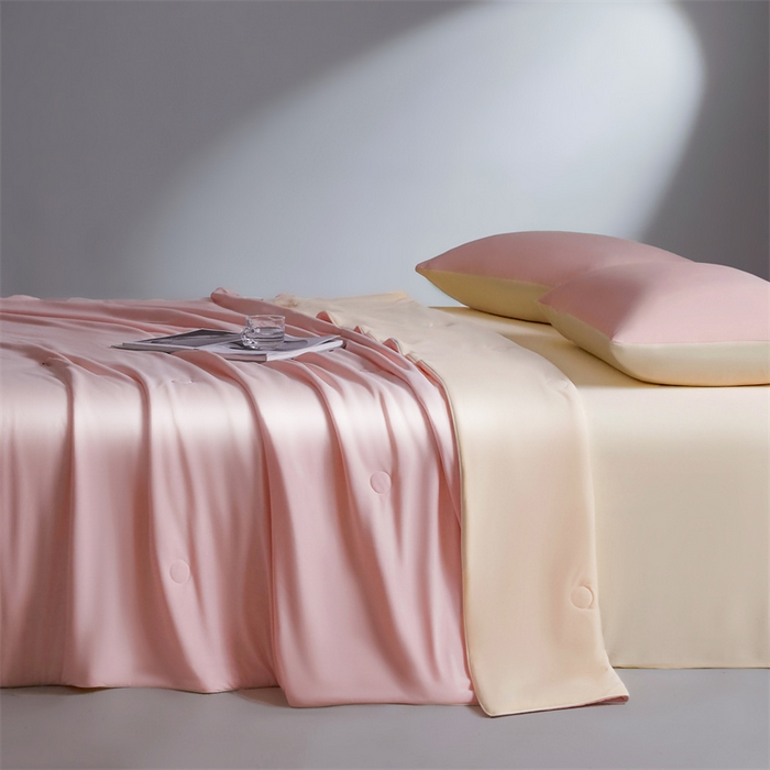 91家纺网 家纺一手货源 找家纺 雯豆家纺 2025夏季新品7A抗菌100%锦纶冰丝凉感夏凉被纯色拼色高档薄被空调被 小冰皮-海棠粉+淡雅黄