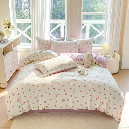 91家纺网 家纺一手货源 找家纺 念家居 2025新款直播爆款三件套印花小清新13070全棉四件套 苹果乐园