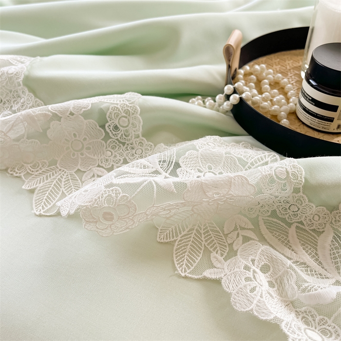 91家纺网 家纺一手货源 找家纺 雯豆家纺 2025夏季新品天丝蕾丝花边款夏被四件套夏天凉感薄被空调被 米娅-山茶绿