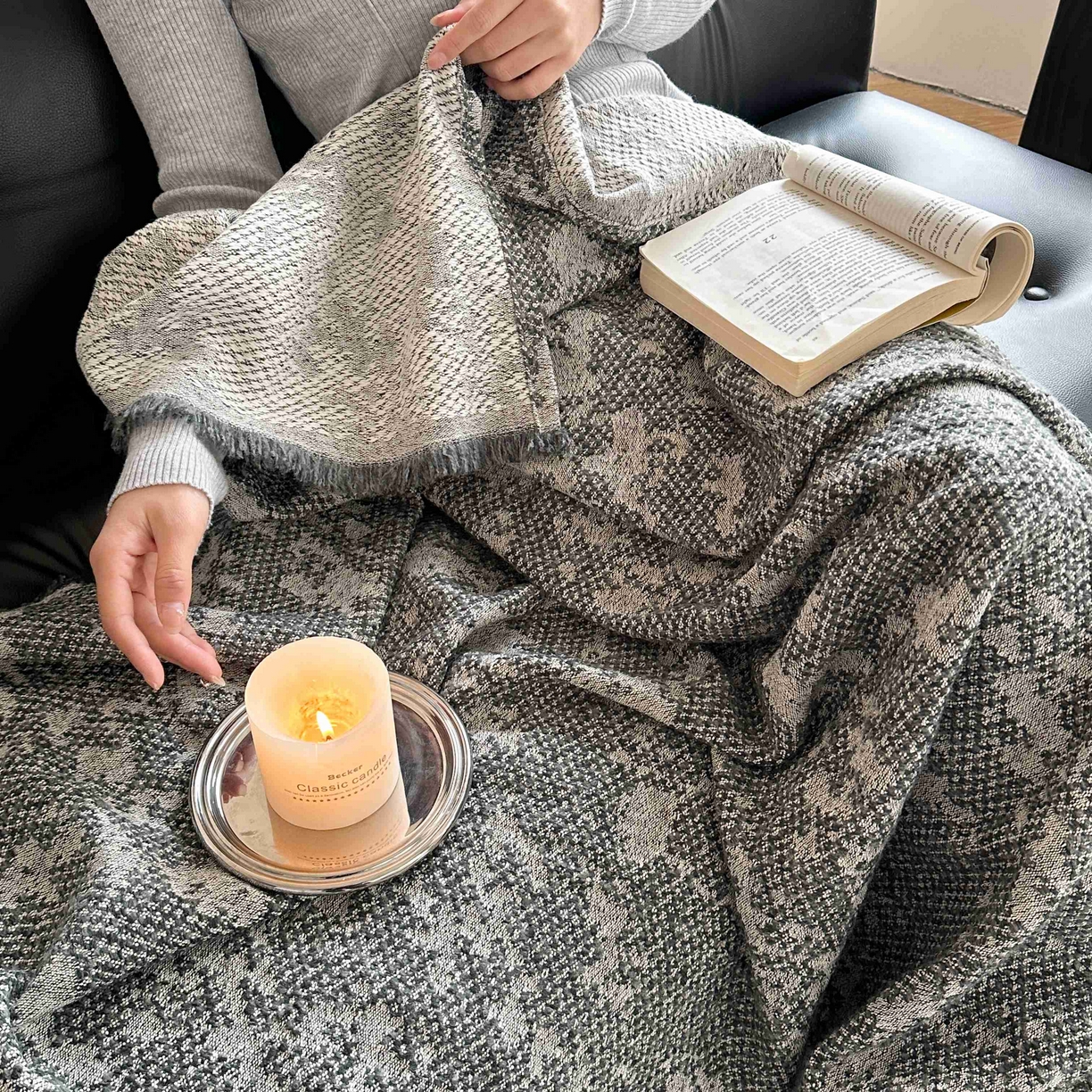 91家纺网 家纺一手货源 找家纺 金丝鸟家纺 2025春夏新款高端羊毛混纺盖毯毯子盖毯多功能盖毯飞机毯 利文 深灰