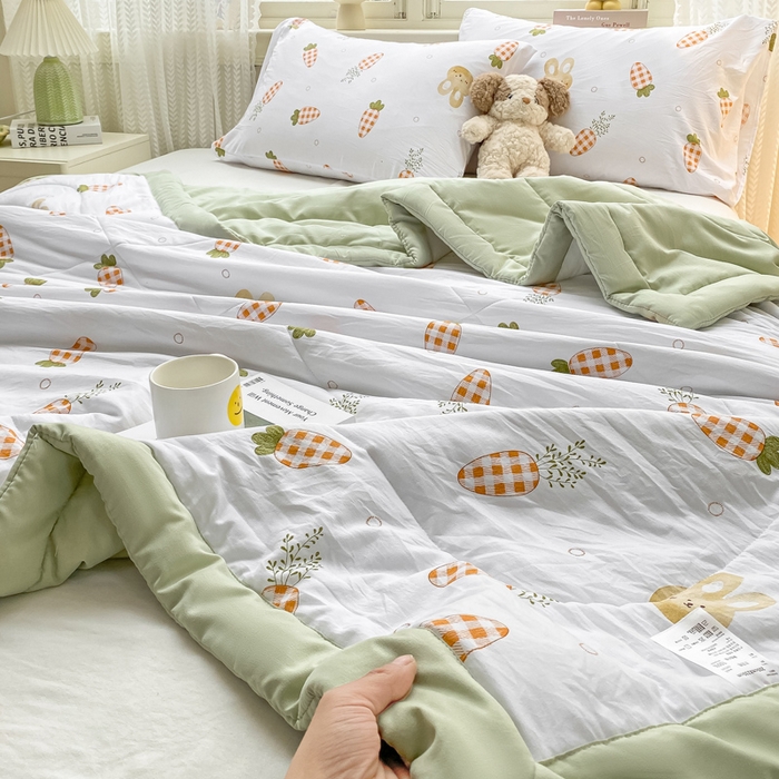 91家纺网 家纺一手货源 找家纺 穆琪 2025年新款小清新手包边夏凉被水洗棉印花夏被 奇趣萌宠