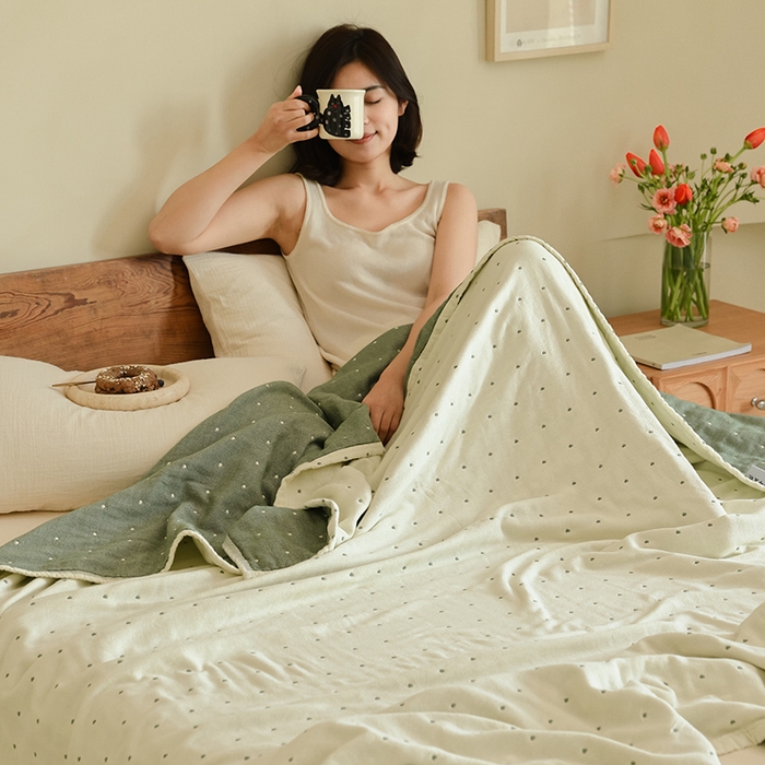 91家纺网 家纺一手货源 找家纺 雯雨2025新款A类全棉四层爱心刺绣纱布毛巾被 爱心白+绿色