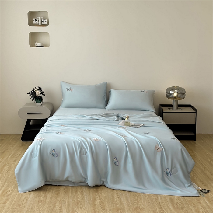 91家纺网 家纺一手货源 找家纺 雯豆家纺 2025夏季新品莱赛尔兰精天丝绣花刺绣夏被空调被四件套冰丝凉感薄被子 蝴蝶系列-雾霾蓝