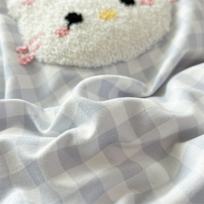 91家纺网 家纺一手货源 找家纺 星座家纺 2025新款水洗棉毛巾绣四件套 笑脸KT 蓝粉