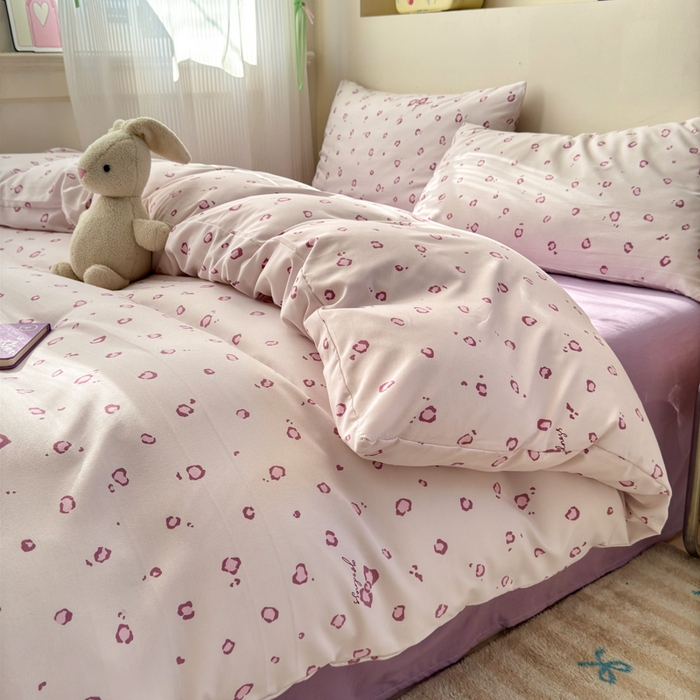 91家纺网 家纺一手货源 找家纺 冕悠家纺 2025新款热款A类高克重针织双层纱四件套系列 （提供买家秀） 豹纹紫