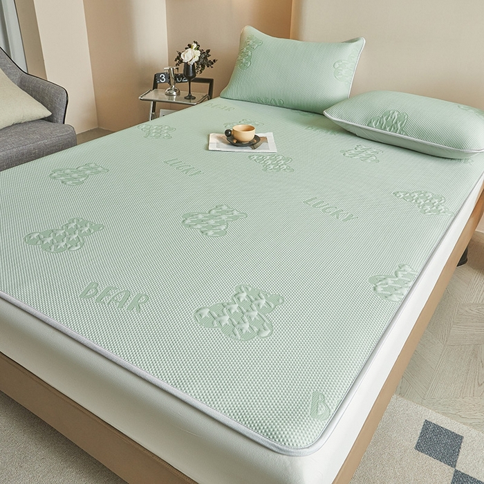 91家纺网 家纺一手货源 找家纺 柔品2025新款PE中分子凉感提花凉席系列 卡迪熊 绿-床席款