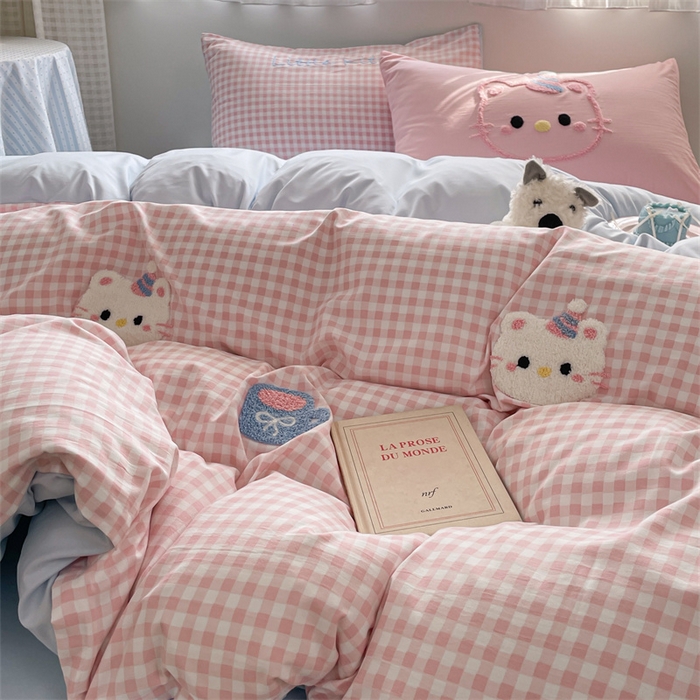 91家纺网 家纺一手货源 找家纺 星座家纺 2025新款水洗棉毛巾绣四件套 笑脸KT 粉蓝