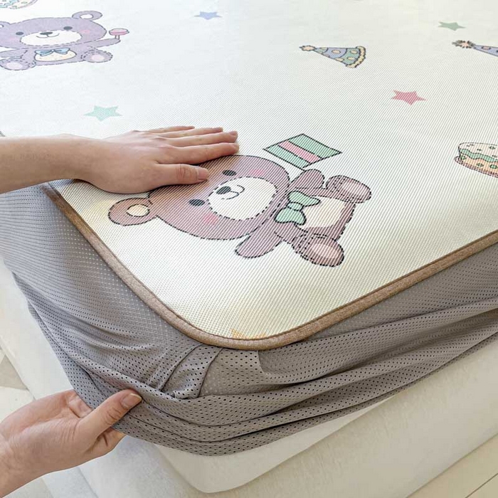 91家纺网 家纺一手货源 找家纺 鑫琪莱家纺 2025新款数码印花加密冰藤凉席三件套 床笠款-生日派对