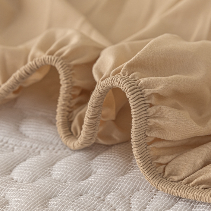 91家纺网 家纺一手货源 找家纺 梵克保罗 2025新款简约纯色水洗棉防水夹棉床笠 浅卡其