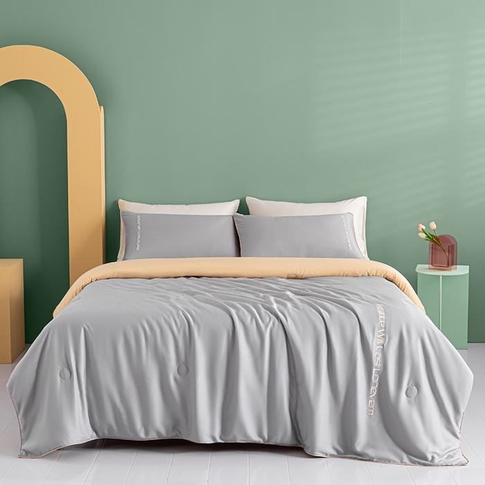 91家纺网 家纺一手货源 找家纺 子由家居 2025新款水洗真丝轻奢绣花系列夏被四件套 轻奢绣花-浅灰