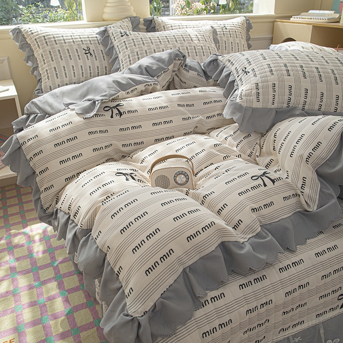 91家纺网 家纺一手货源 找家纺 珍爱家纺 2025新款A类针织棉双层纱夹棉床盖床裙花边单件三件四件套 min-灰