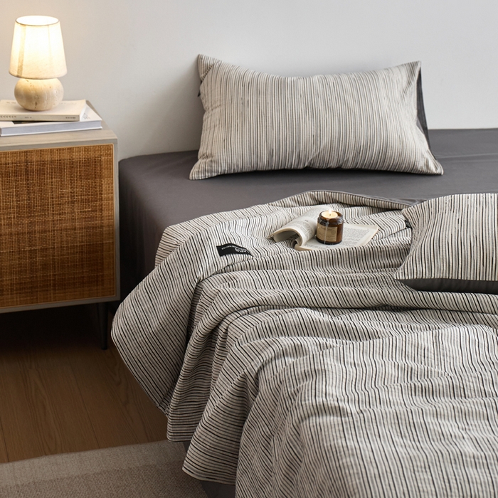 91家纺网 家纺一手货源 找家纺 2025新款原创侘寂系列全棉夏被-夏被四件套 茉系灰白