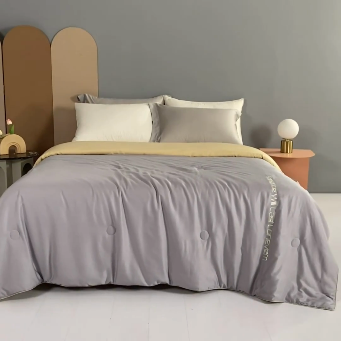 91家纺网 家纺一手货源 找家纺 子由家居 2025新款水洗真丝轻奢绣花系列夏被四件套 轻奢绣花-英伦灰