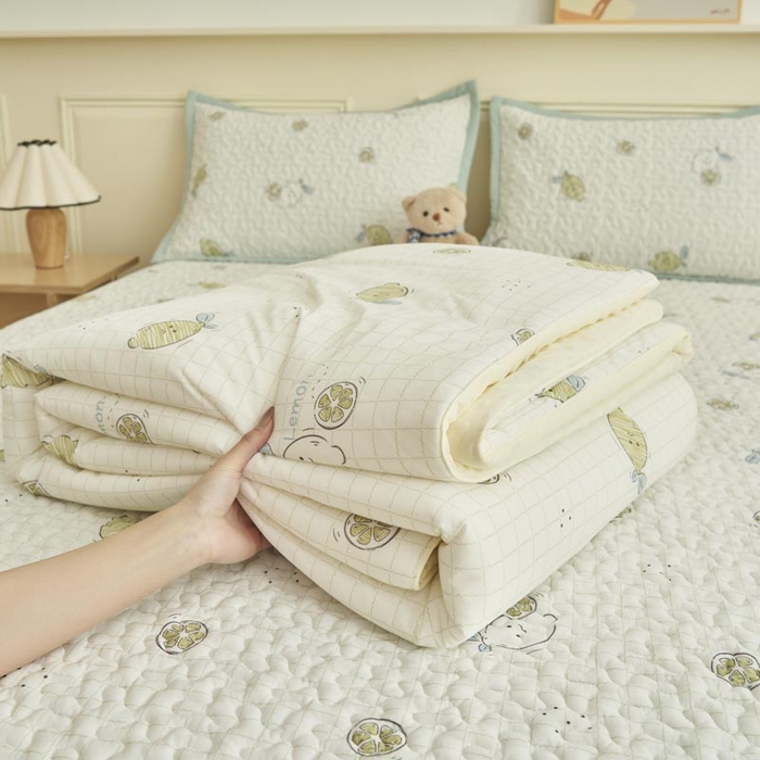 91家纺网 家纺一手货源 找家纺 子由家居 2025新款凉感丝豆豆夏被四件套 凉感豆豆被-小可爱