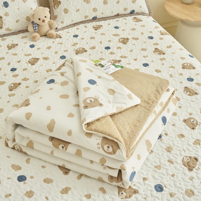 91家纺网 家纺一手货源 找家纺 子由家居 2025新款凉感丝豆豆夏被四件套 凉感豆豆被-可爱熊