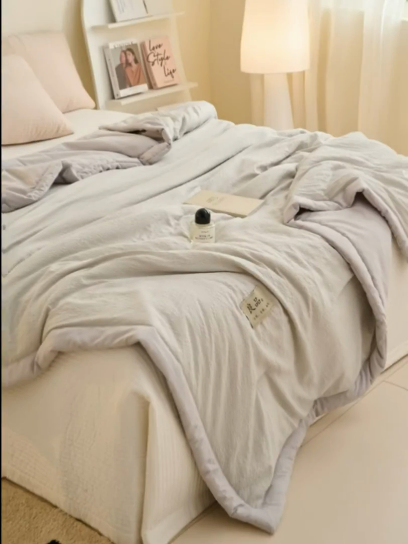 91家纺网 家纺一手货源 找家纺 子由家居 2025新款双层邹邹格大豆纤维夏被被子夏被 邹邹格-浅灰