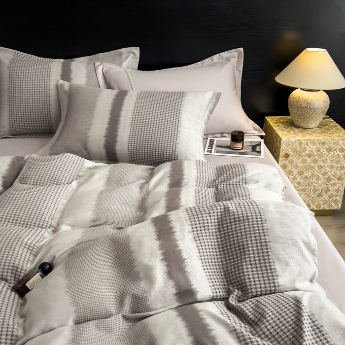 91家纺网 家纺一手货源 找家纺 倾慕家纺 2025新款60S提花全棉单品被套 波格灰