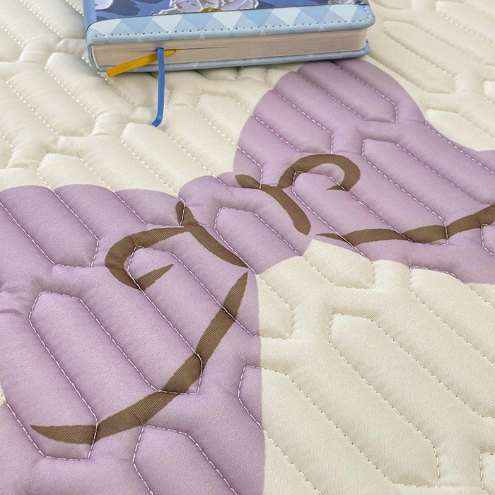 91家纺网 家纺一手货源 找家纺 米帛家纺2025新款大版三丽鸥乳胶凉席-绑带款 糖果美乐蒂