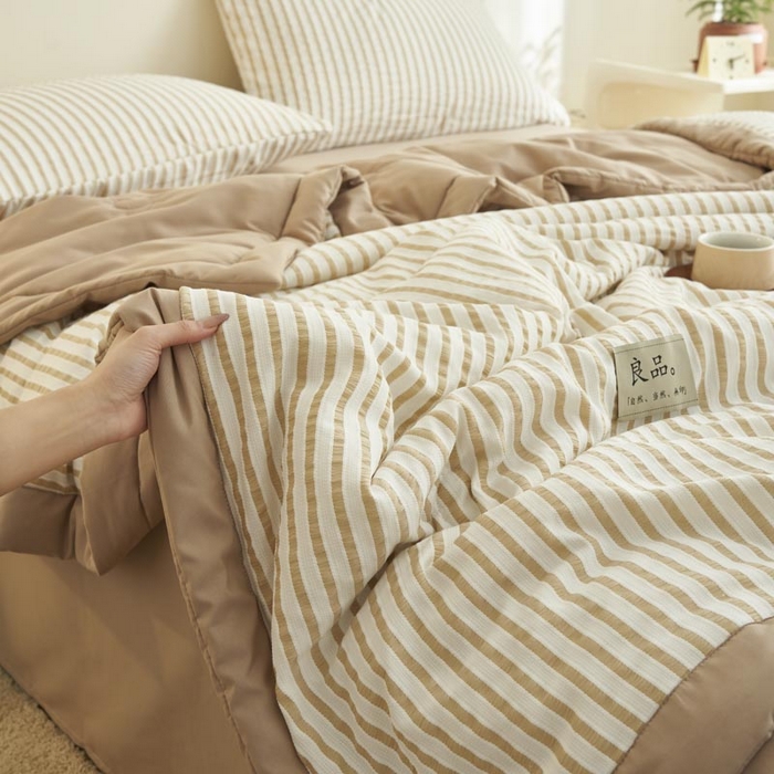91家纺网 家纺一手货源 找家纺 子由家居 2025新款色织条纹提花大豆夏被四件套 色织条纹-浅驼