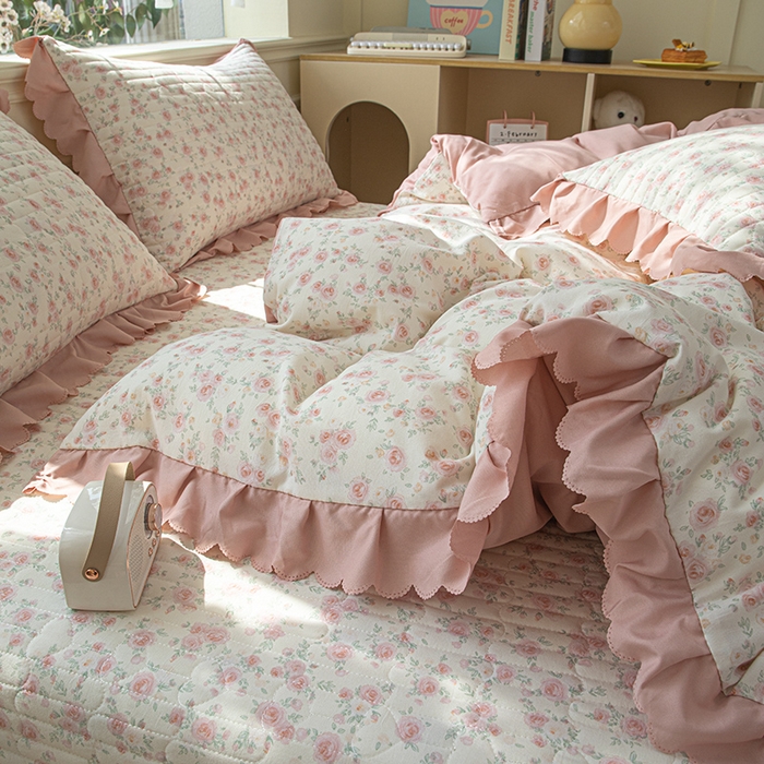 91家纺网 家纺一手货源 找家纺 珍爱家纺 2025新款A类针织棉双层纱夹棉床盖床裙花边单件三件四件套 春色满园